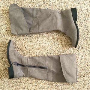 Knee/thigh high gray suede boots